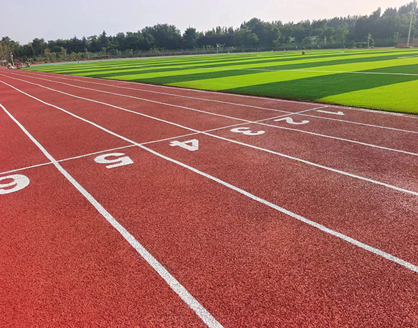 夏季高溫天氣下，塑膠跑道如何維護(hù)？